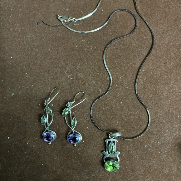 Sterling silver Peridot and amethyst necklace and earrings - Picture 2 of 4